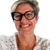 Debora Riahi répond aux questions de la FAQ expertise immobilière EXPERALYS en Guadeloupe